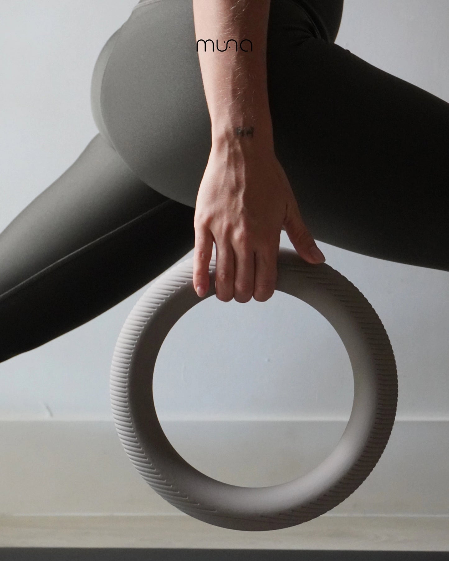 Bague Haltère Sculpturale - Milk tea